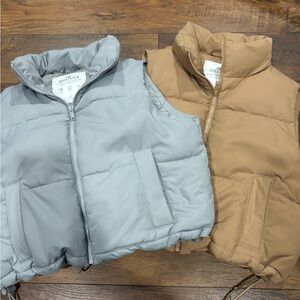 Hollister Puffers in Light Gray and Tan